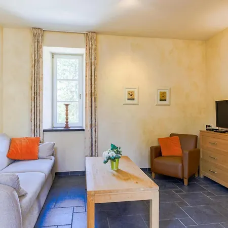 Cozy No 5 In A 16th Century Castle, Cleaning Included Holiday home